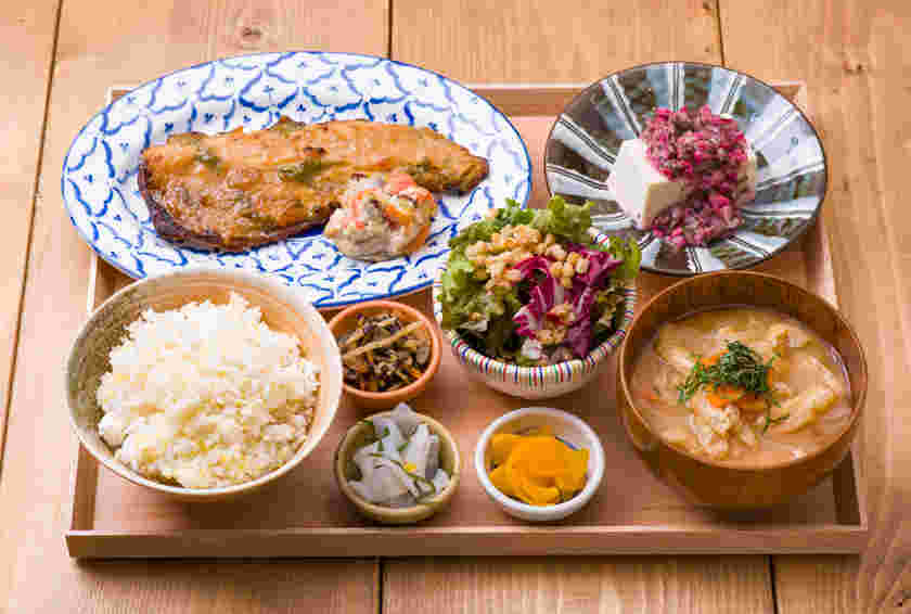 糖質を抑えた食事のイメージ