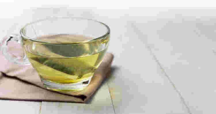 ガラスの耐熱カップに淹れた昆布茶