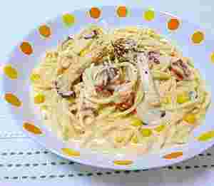 クリームソースのパスタ