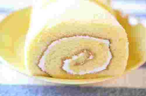ふわふわのスポンジのロールケーキ(バニラクリーム)