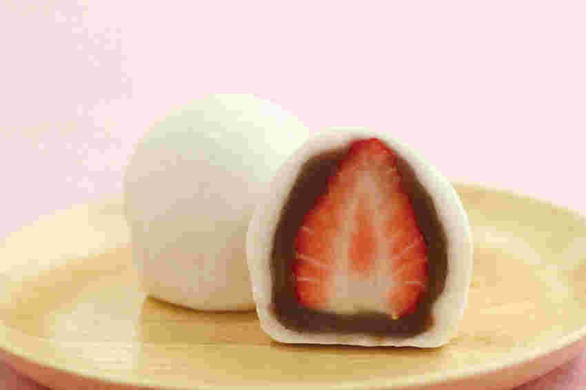 半分に割られたいちご大福