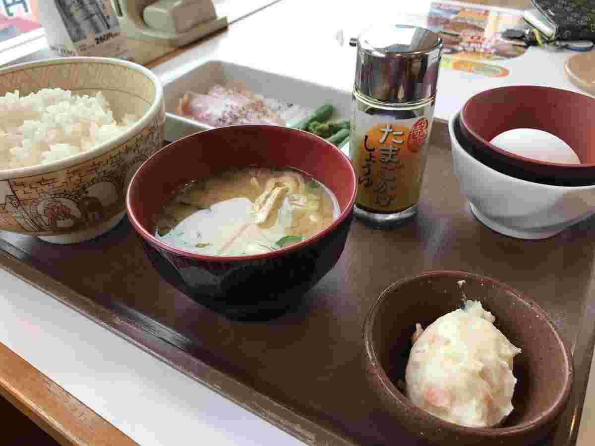 たまかけベーコンアスパラ朝食