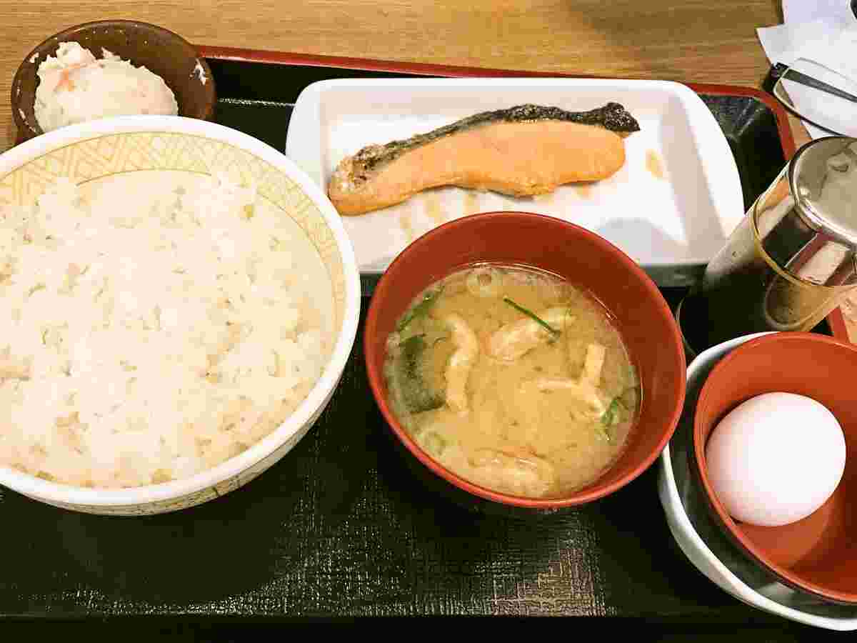 たまかけ鮭朝食