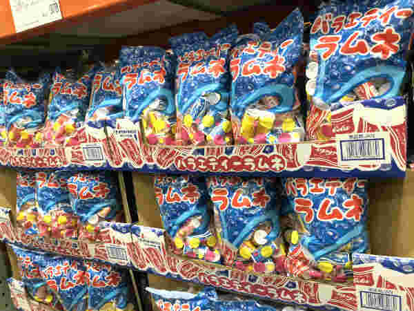 コストコのお菓子売り場のイメージ