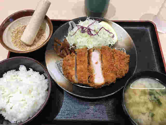 松乃家のロースカツ定食