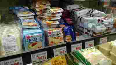 業務スーパーチーズ売り場