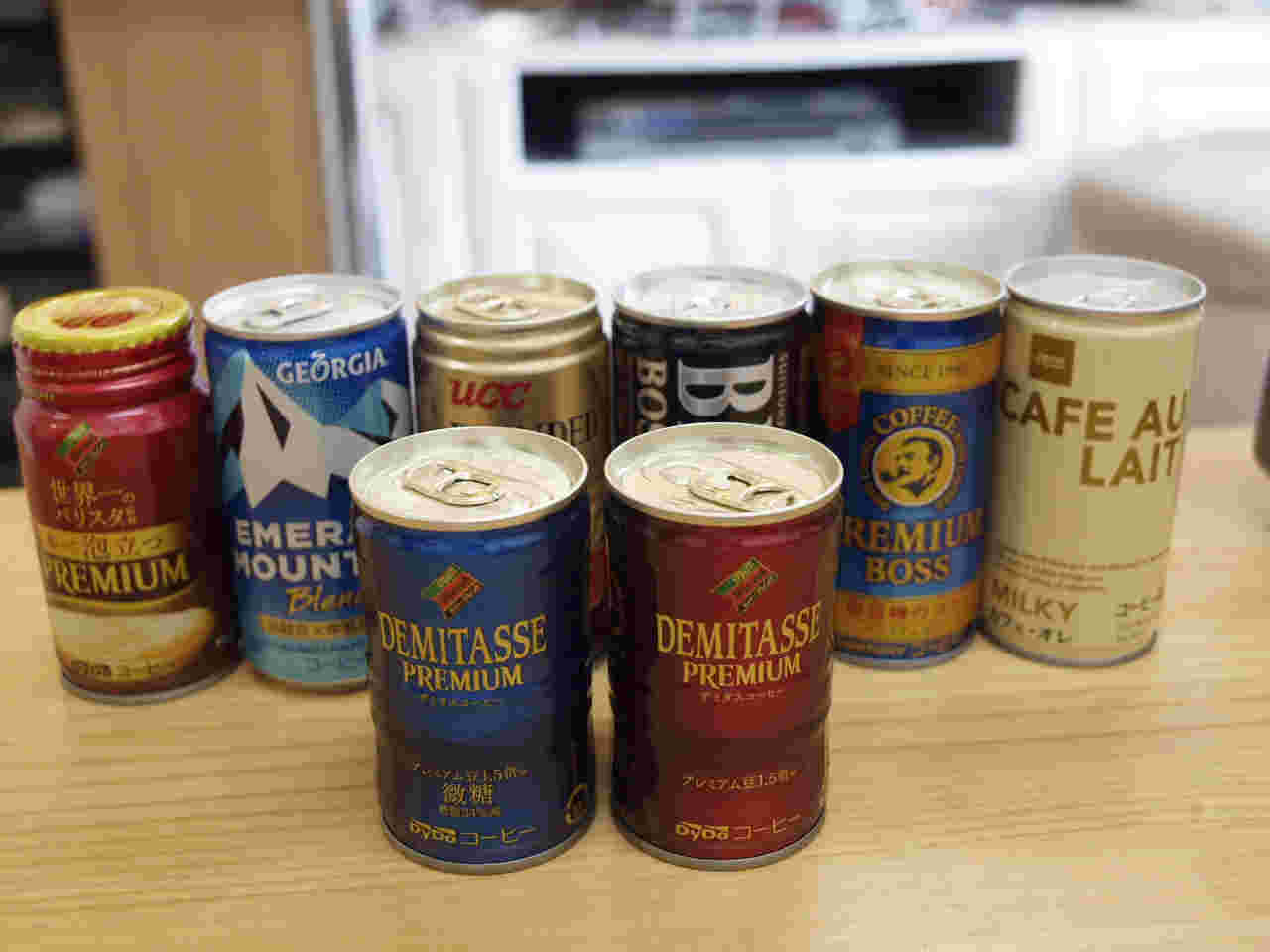 さまざまな種類の缶コーヒー