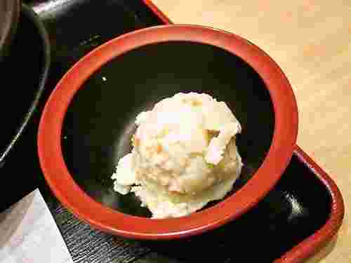 器に盛られた松乃家のポテトサラダ