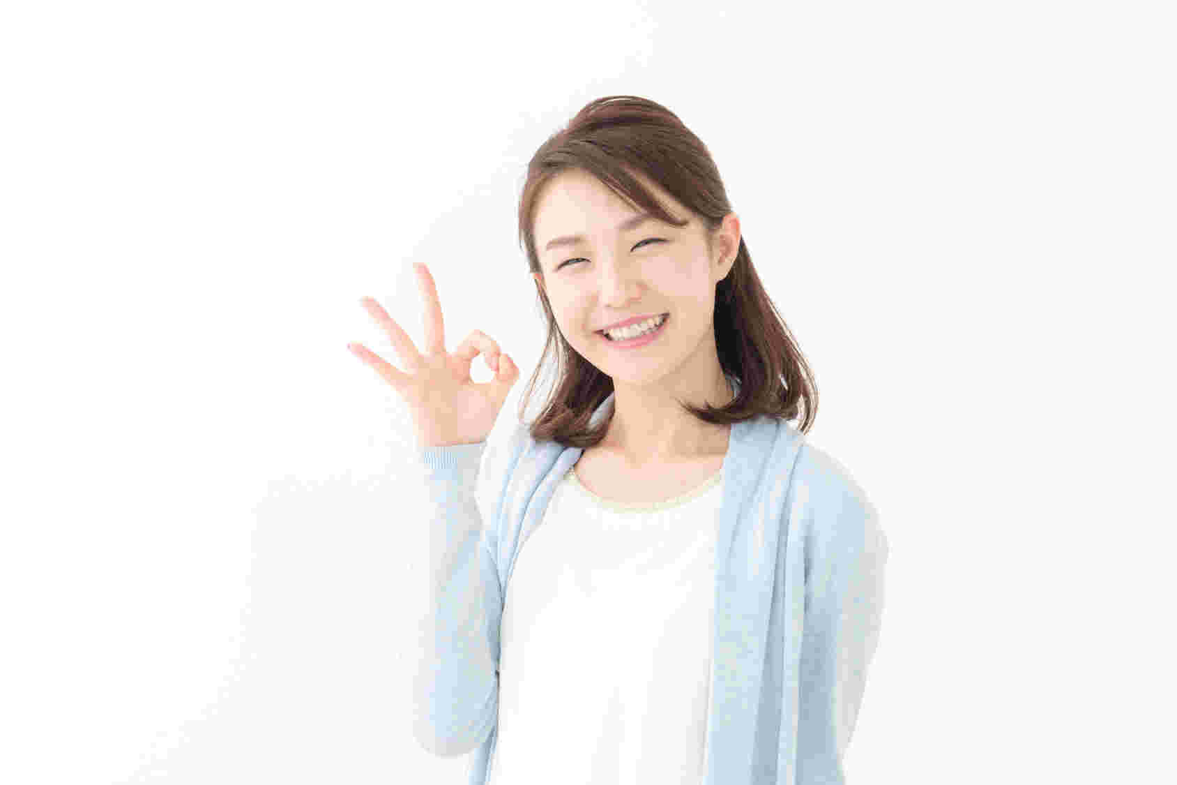 にっこりOKサインを出す女性