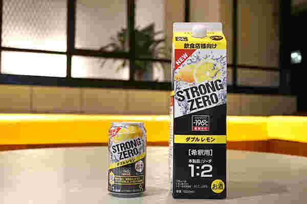 ストロングゼロの缶と原液の紙パック