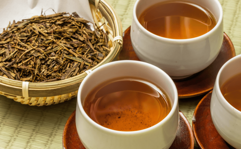 ほうじ茶の茶葉とほうじ茶