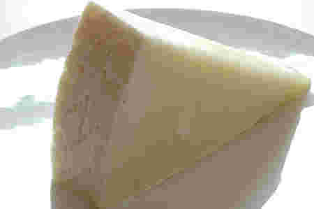 カットされたペコリーノチーズの画像