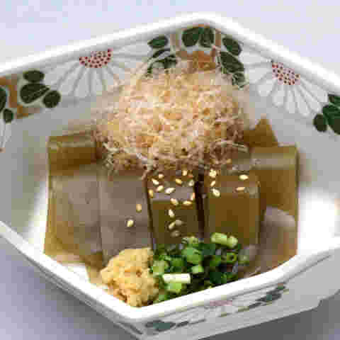 福岡グルメのおきゅうとがお皿にある