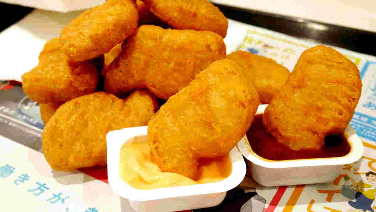マクドナルドのチキンナゲットとバーベキューソースとマスタードソース
