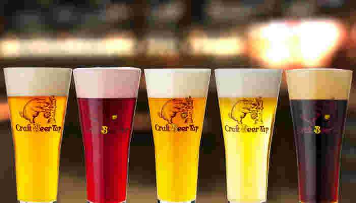グラスに注がれているビール