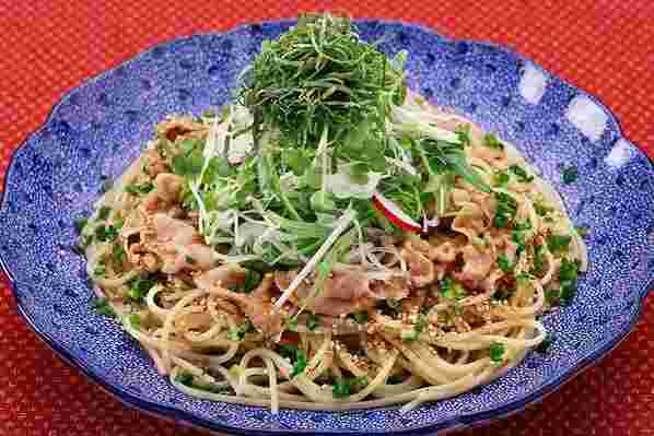洋麺屋五右衛門の豚しゃぶとたっぷり野菜の胡麻ダレ仕立て