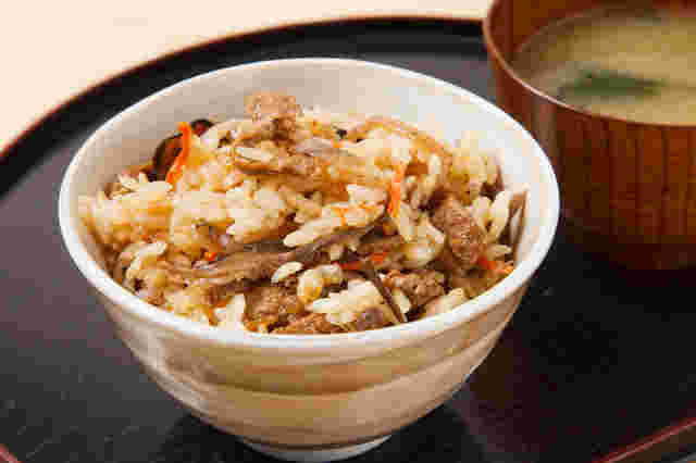 炊き込みご飯と味噌汁