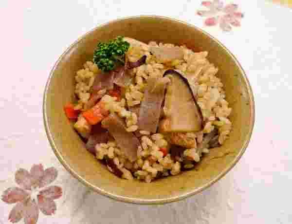 こんにゃくたっぷり炊き込みご飯