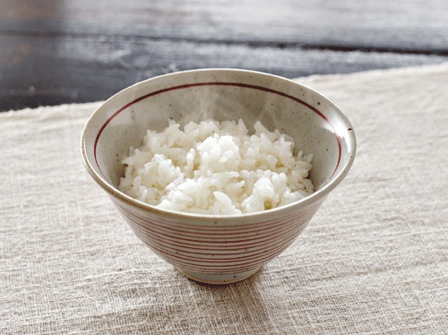 お茶碗に少しつがれた