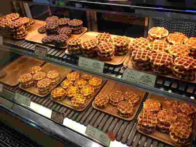 ミスターワッフルのショーケースの様子