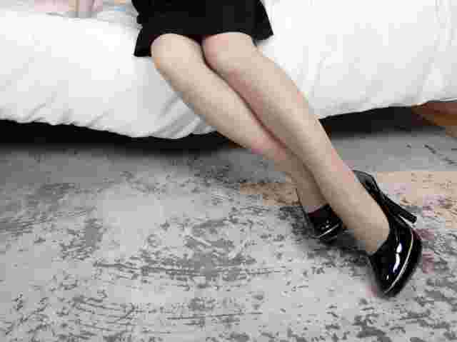 ヒールを履く女性