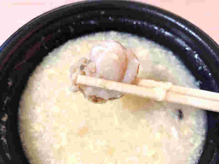 鶏とホタテのダシが効いた海老の中華玉子粥