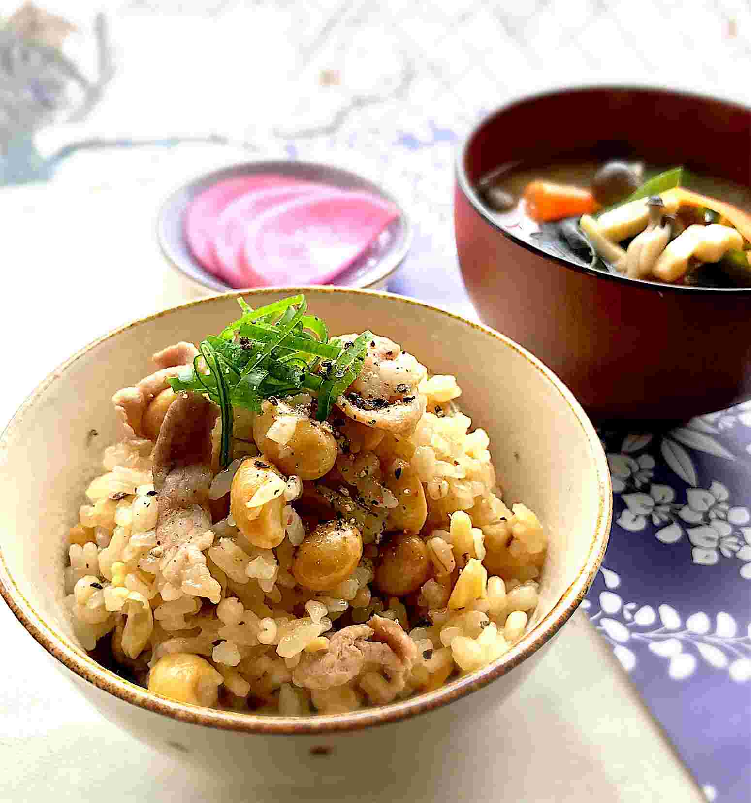 豆と豚バラ肉の炊き込みご飯