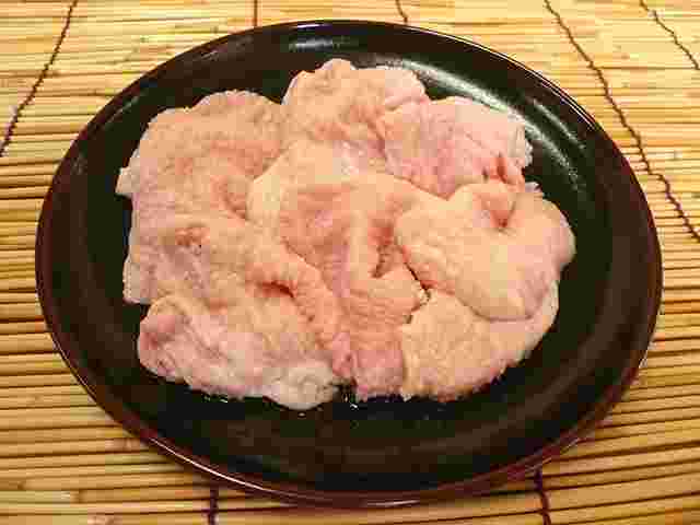 鶏肉から脂身をとった皮の部位