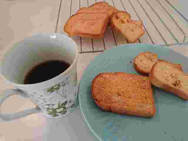 手作りラスクとコーヒー