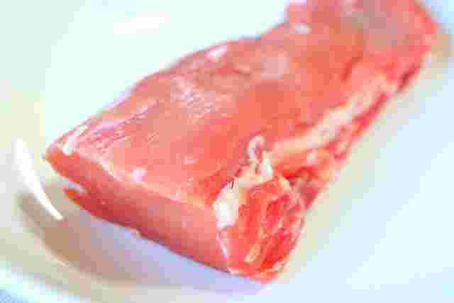 豚ヒレ肉の生肉アップ