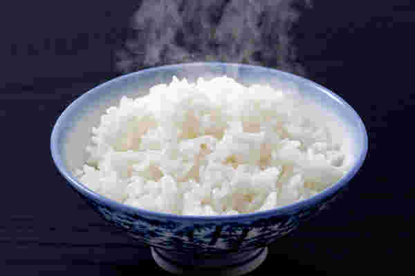 茶碗に盛られた銀シャリの様子