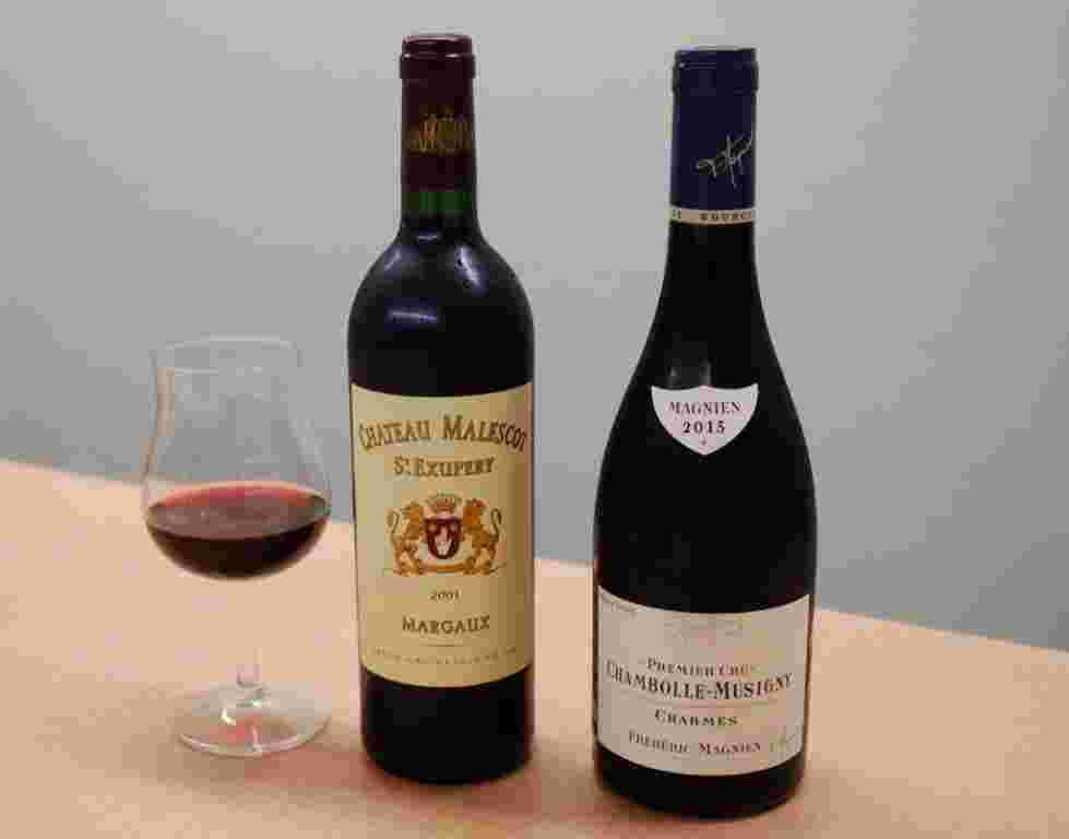 2本の赤ワインと1杯のグラスワイン