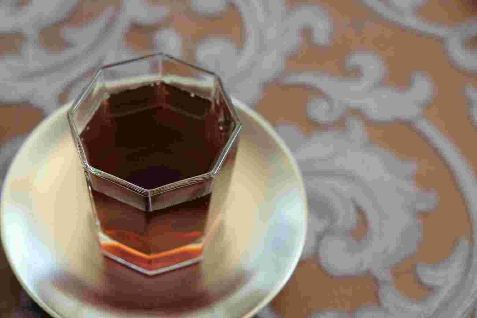 コップに入ったあずき茶