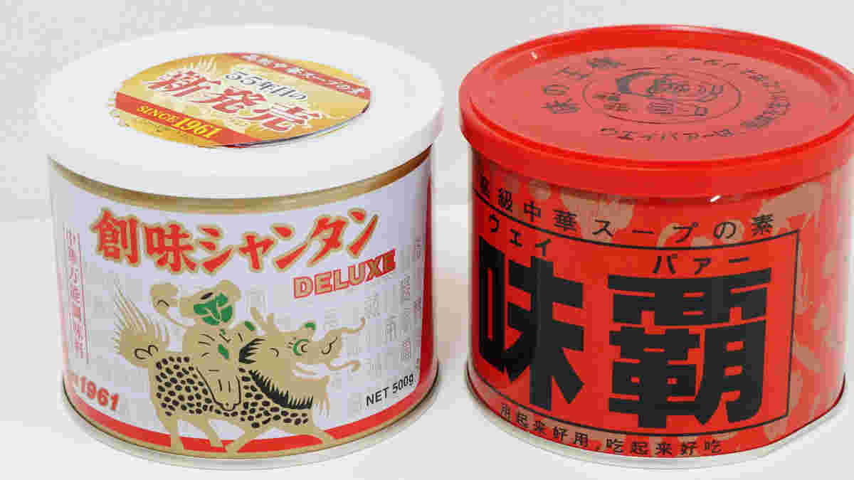 創味シャンタンとウエイパーの写真