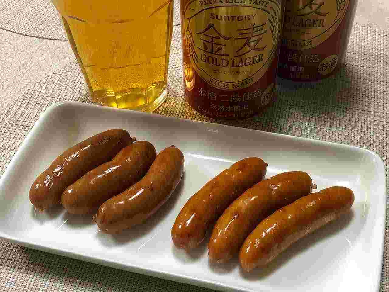 シャウエッセンとアルトバイエルンを焼いて並べている様子