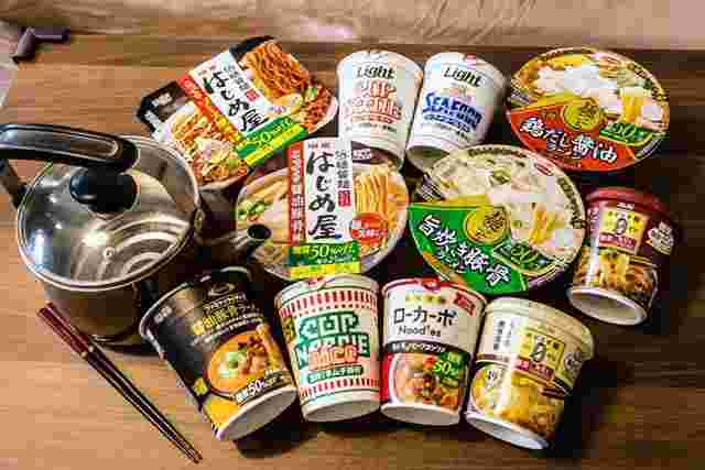 いろいろなカップ麺の画像
