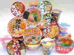 いろいろな種類のカップ麺の画像