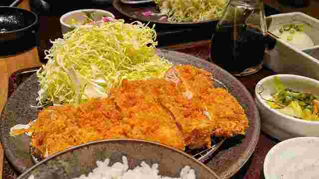 とんかつ和幸の山盛りキャベツ