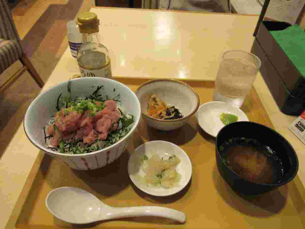 まぐろのたたき丼膳
