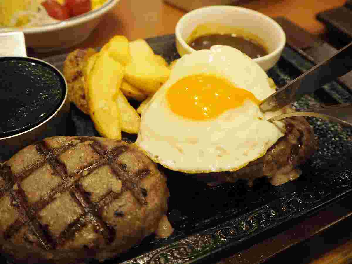目玉焼きハンバーグ