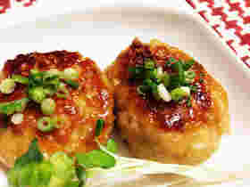鶏ひき肉を使用した肉豆腐ハンバーグ