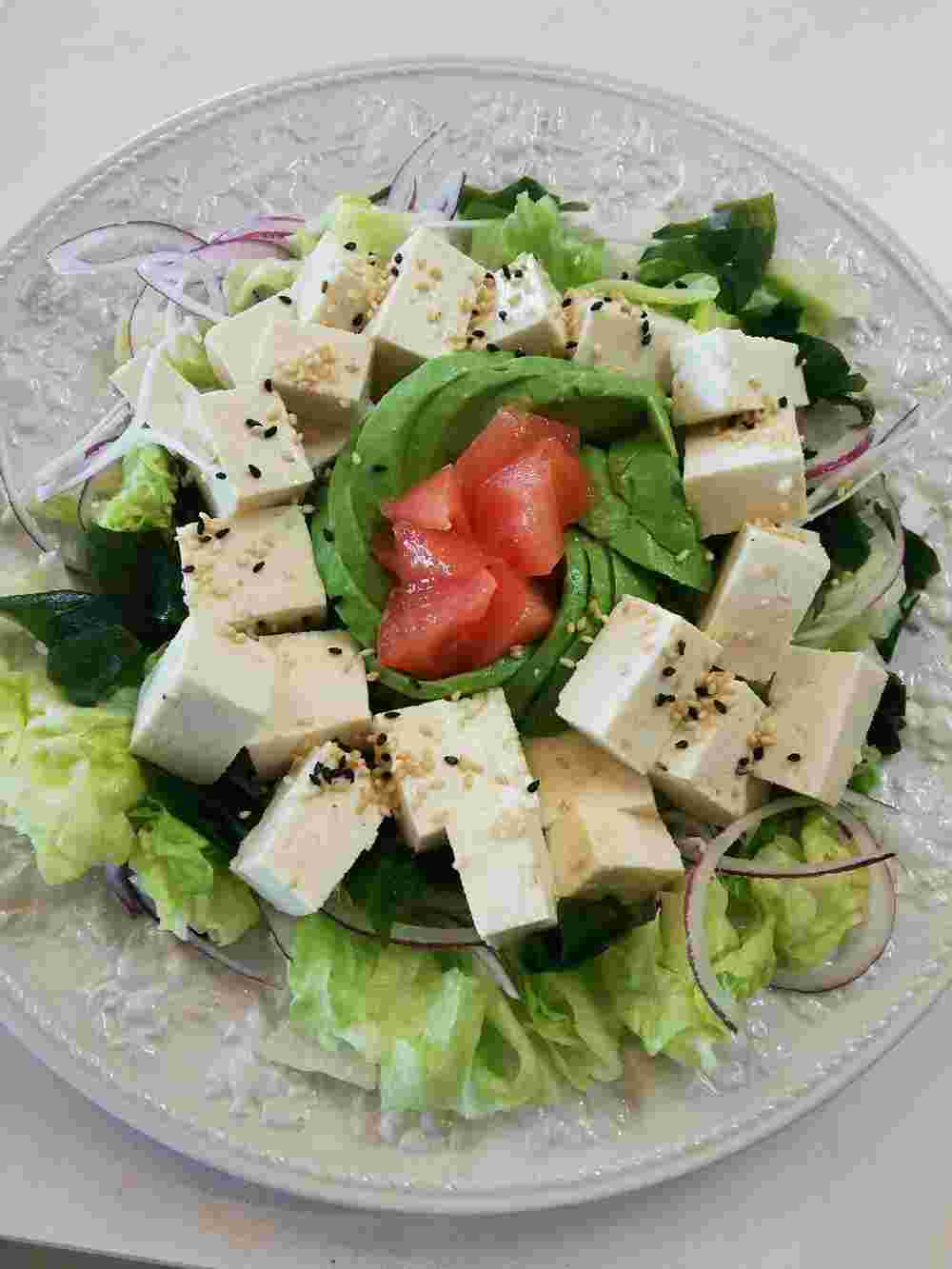 アボカド 豆腐 トマト 紫玉葱 サラダ