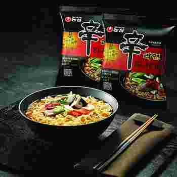 辛ラーメンブラック袋麺のパッケージ