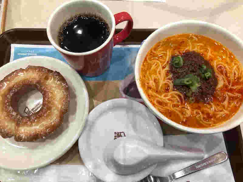 ミスドの担々麺とドーナツ