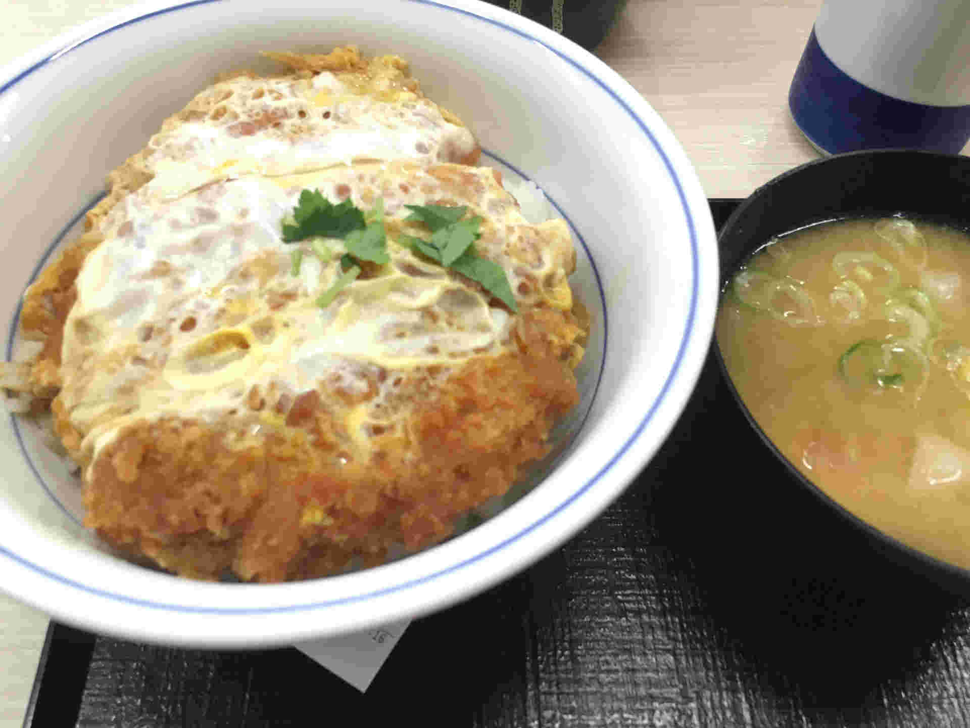 ランチメニュー かつ丼（梅）+豚汁（小）の紹介