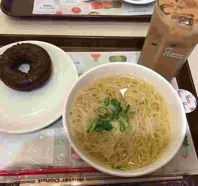 アイスココアとチョコドーナツと塩ラーメン