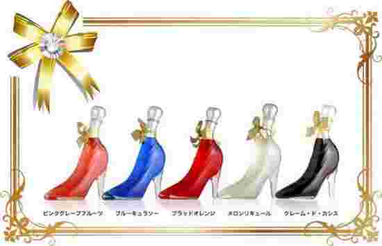 ガラスのくつ型の瓶に入ったリキュール5種類