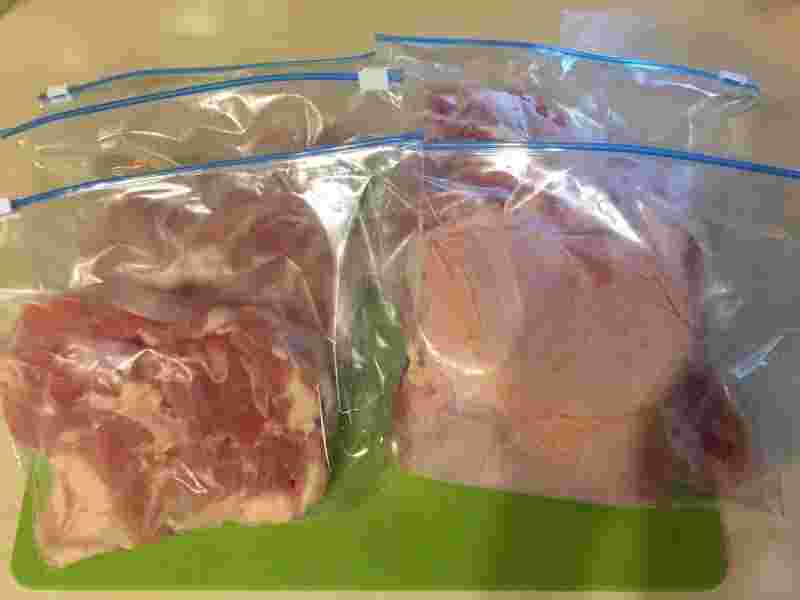 ジップロックに入った鶏肉画像