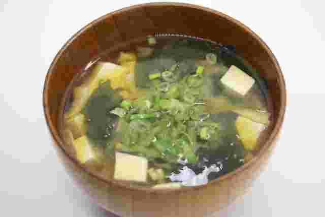 豆腐とわかめの味噌汁