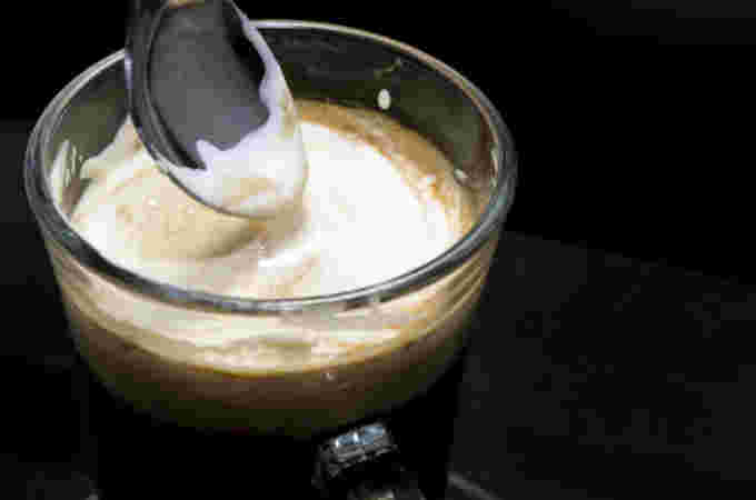 生クリームを上手に注ぐ